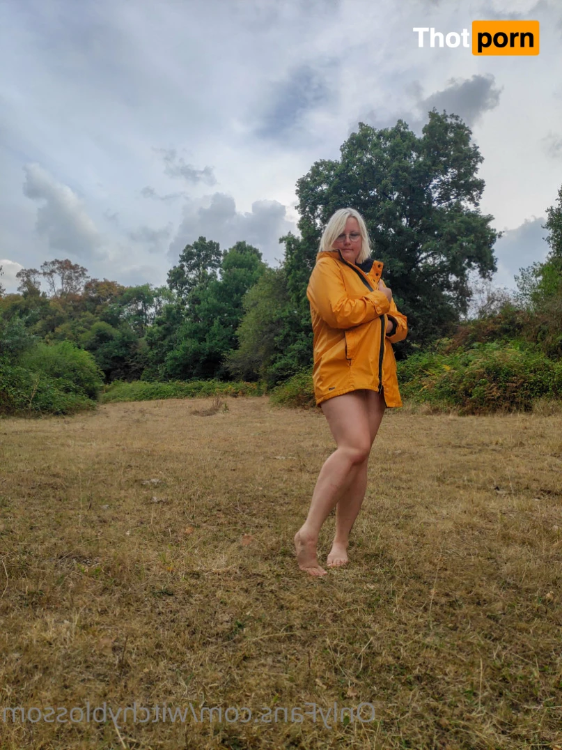 Witchy Blossom 6929152