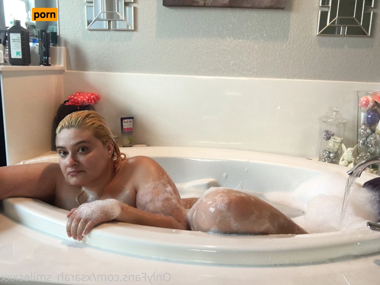 Sarah Smiles 6507044