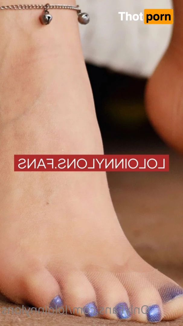 Lolo in Nylons – FREE 7075276