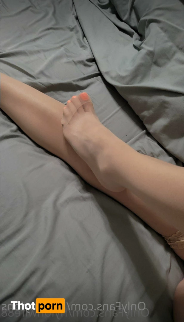 Lolo in Nylons – FREE 7075281