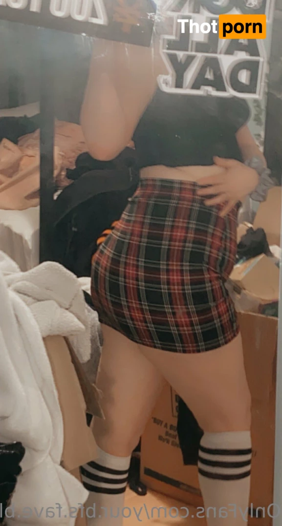 Big Booty Blondie 🤭 6640471