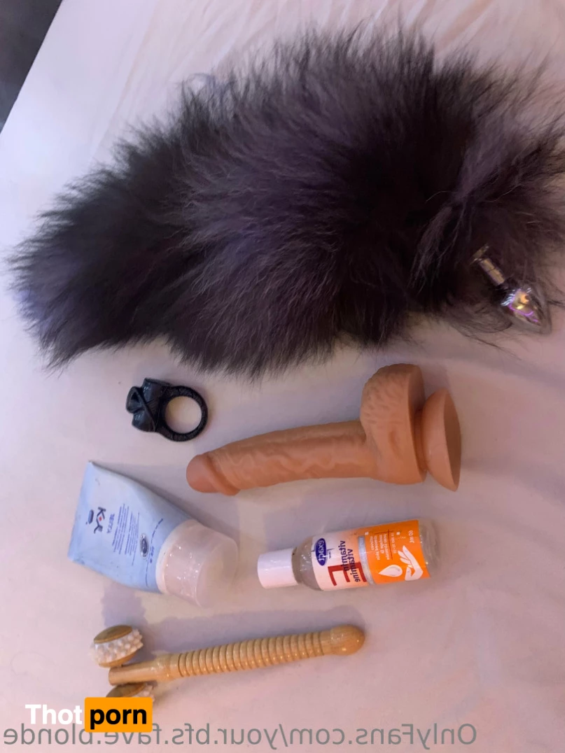 Big Booty Blondie 🤭 6640565