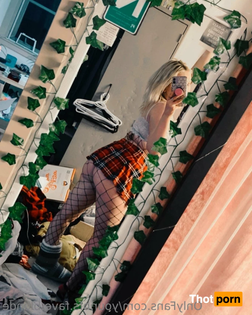 Big Booty Blondie 🤭 6640690