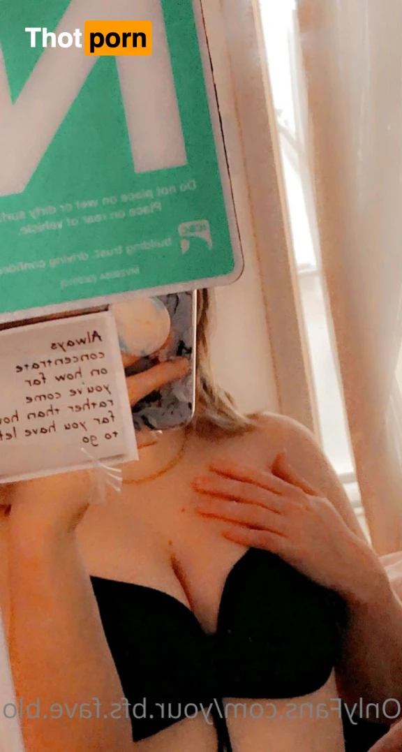 Big Booty Blondie 🤭 6640784