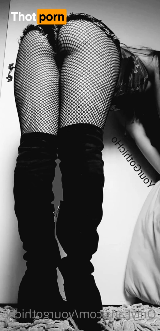 YourGothicHo (18+) 6989349