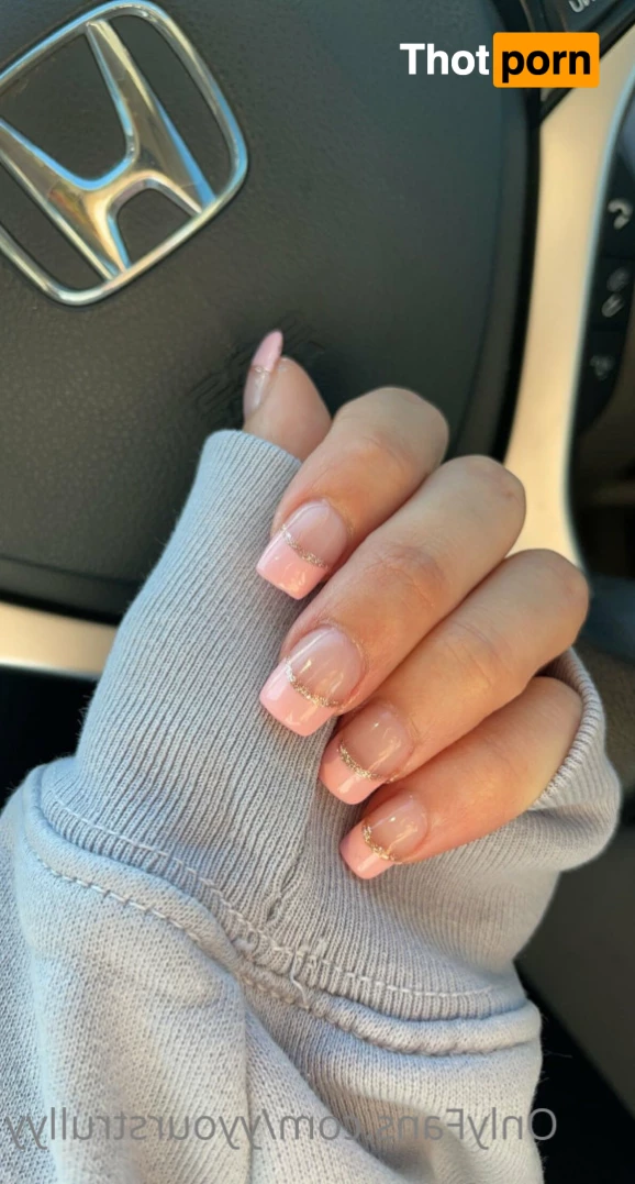 yyourstrullyy 6904097