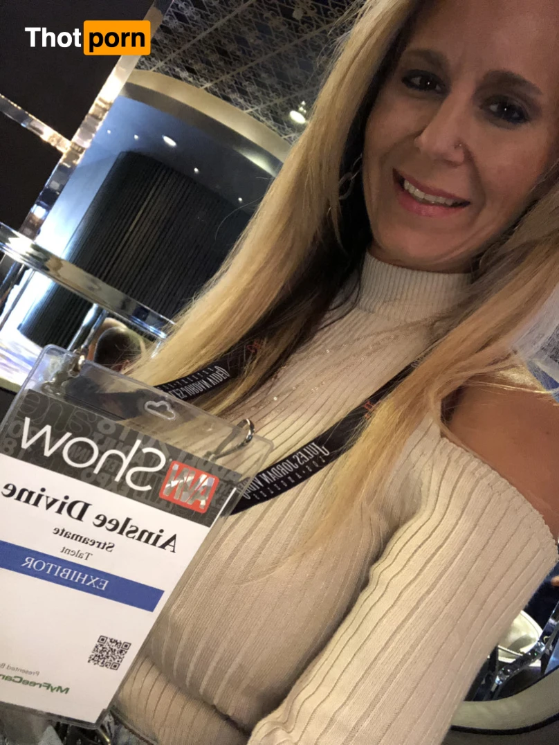 Ainslee Divine 16393339