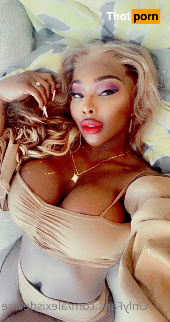 Devinealexis 15728436