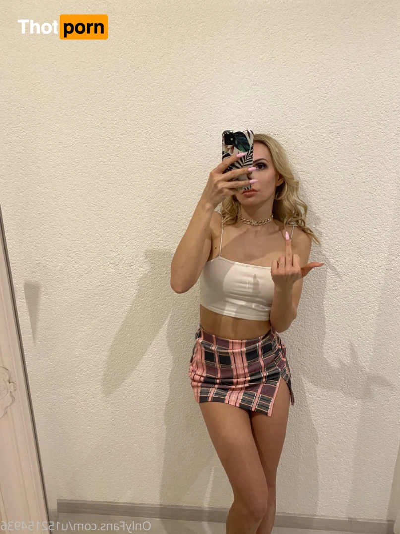 Anna’s VIP 16048621