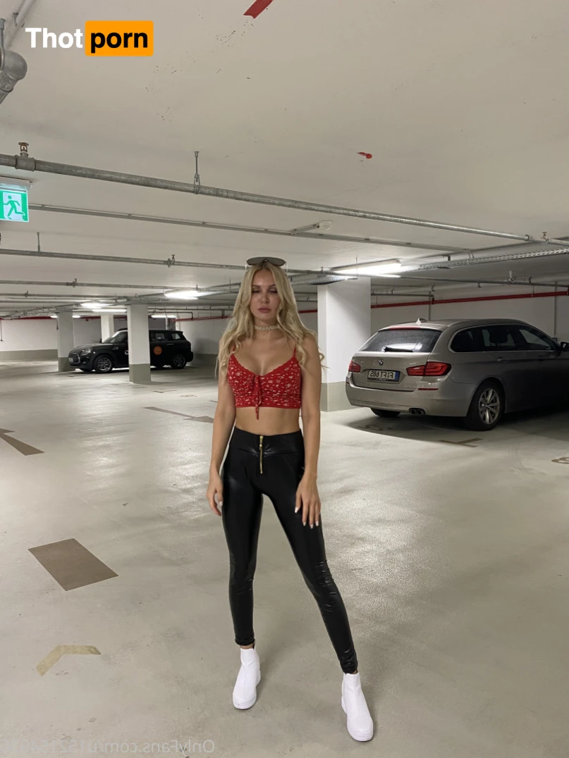 Anna’s VIP 16107420