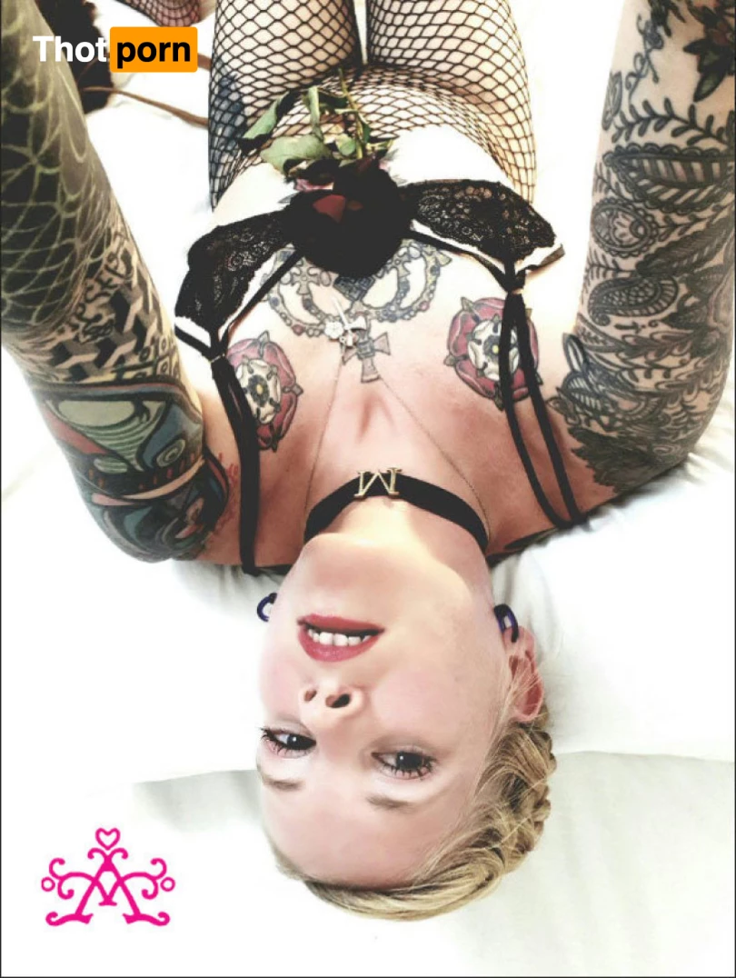 Artist &amp; Muse 9407236