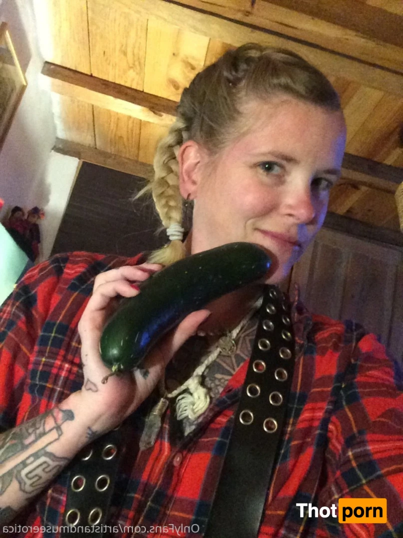 Artist &amp; Muse 9407422