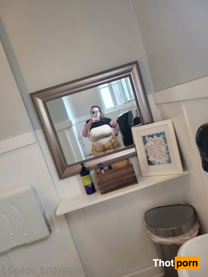 Astrid Rose 14648825