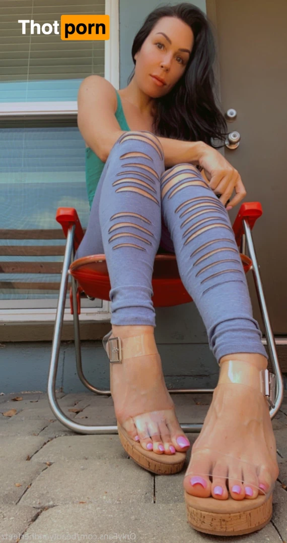 Beautyandherfeetz 14846275