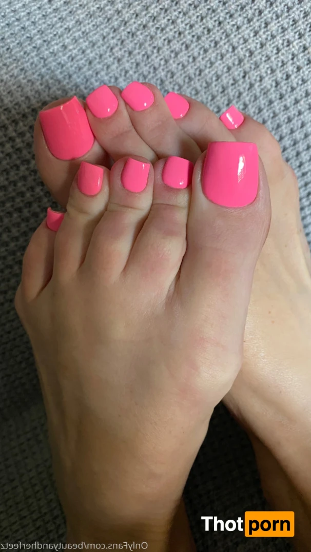 Beautyandherfeetz 14847320