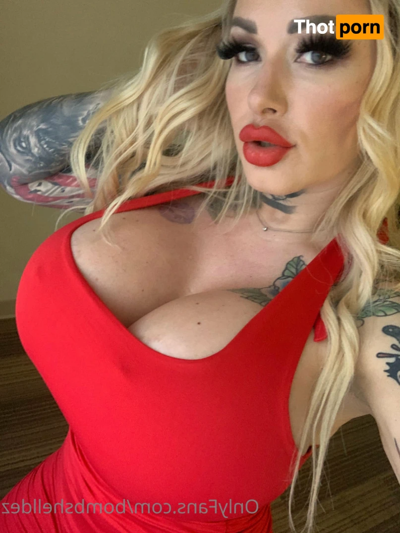 Busty Babe Dez 14716153