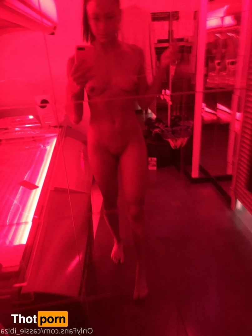 Cassie Del Isla 9825888