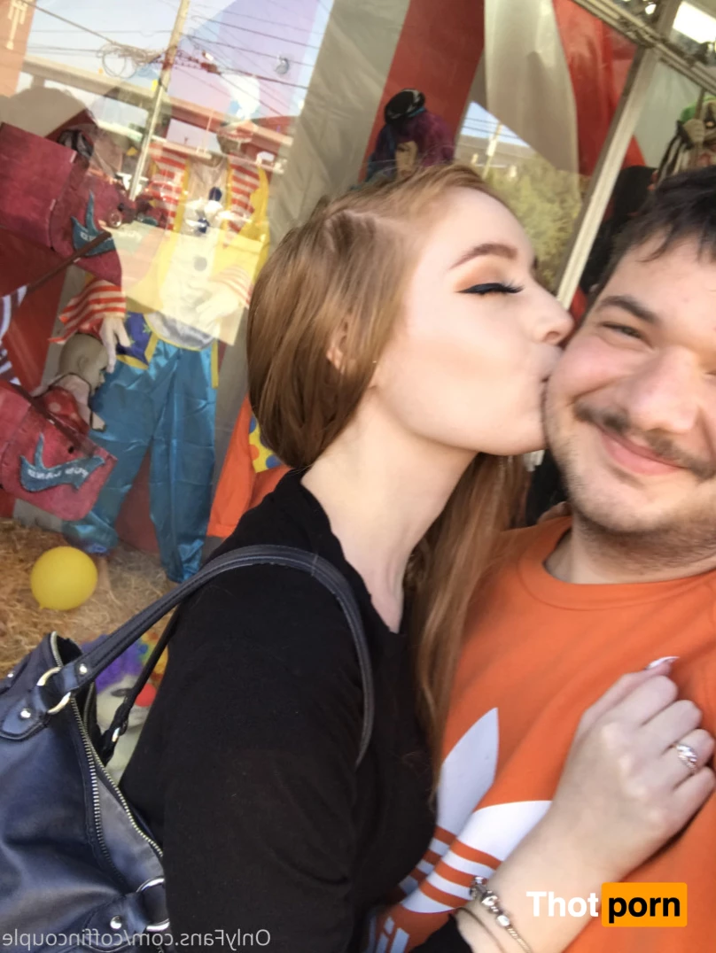 coffincouple 9191865