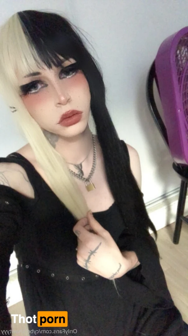 cybershawty 16299892