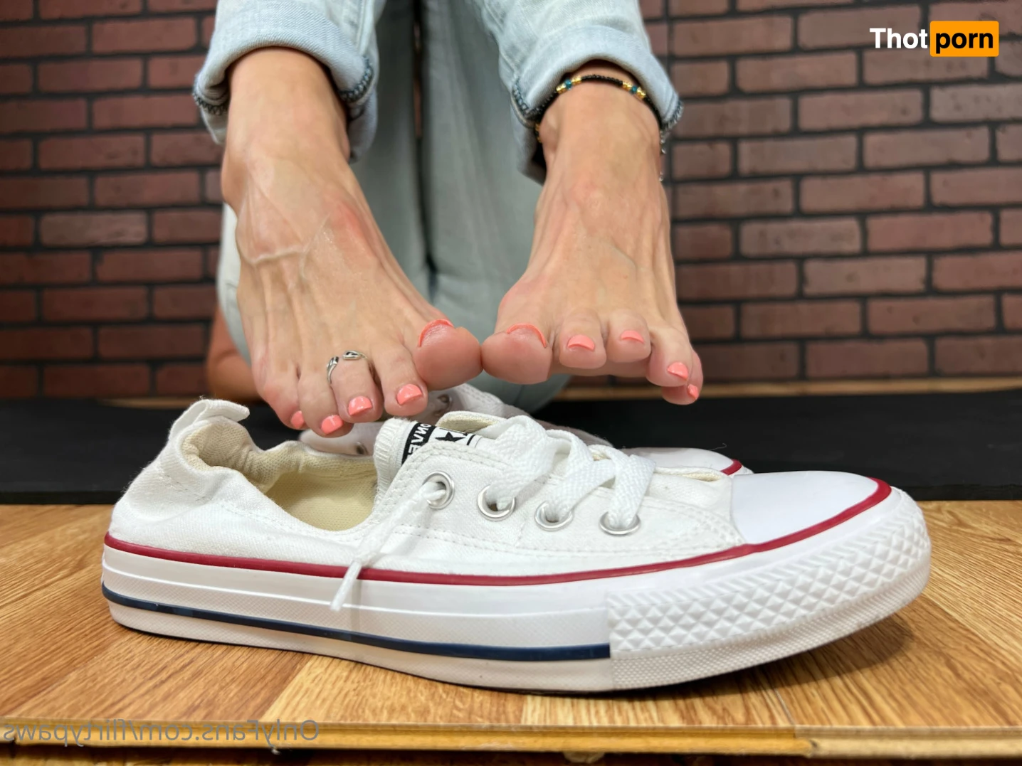 Flirty Paws 15922991