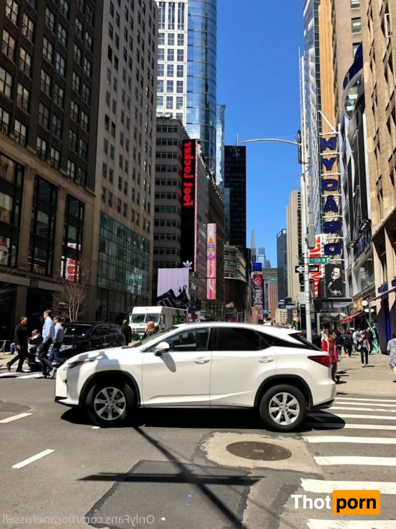 Florane Russell 15898032