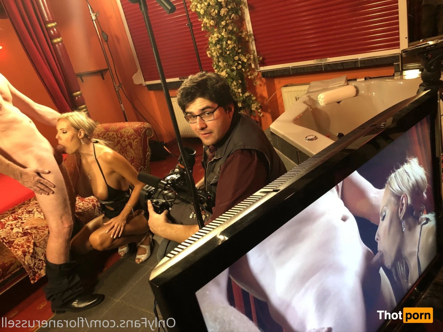 Florane Russell 15898084