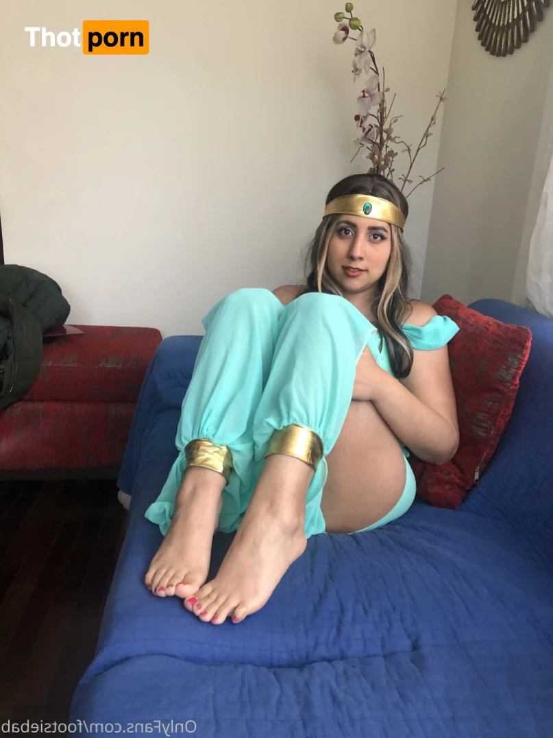 Gia’s feet 12505134