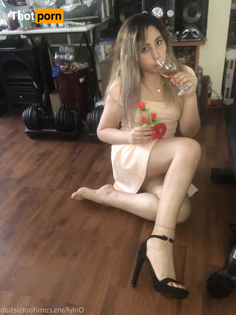 Gia’s feet 12506183