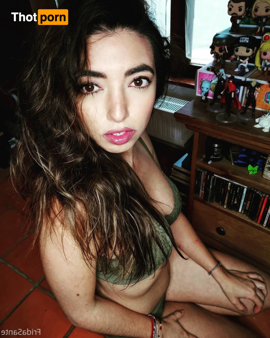 Frida Sante 12411197