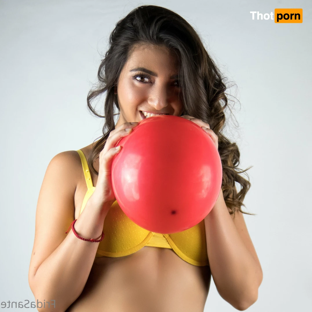 Frida Sante 12411563