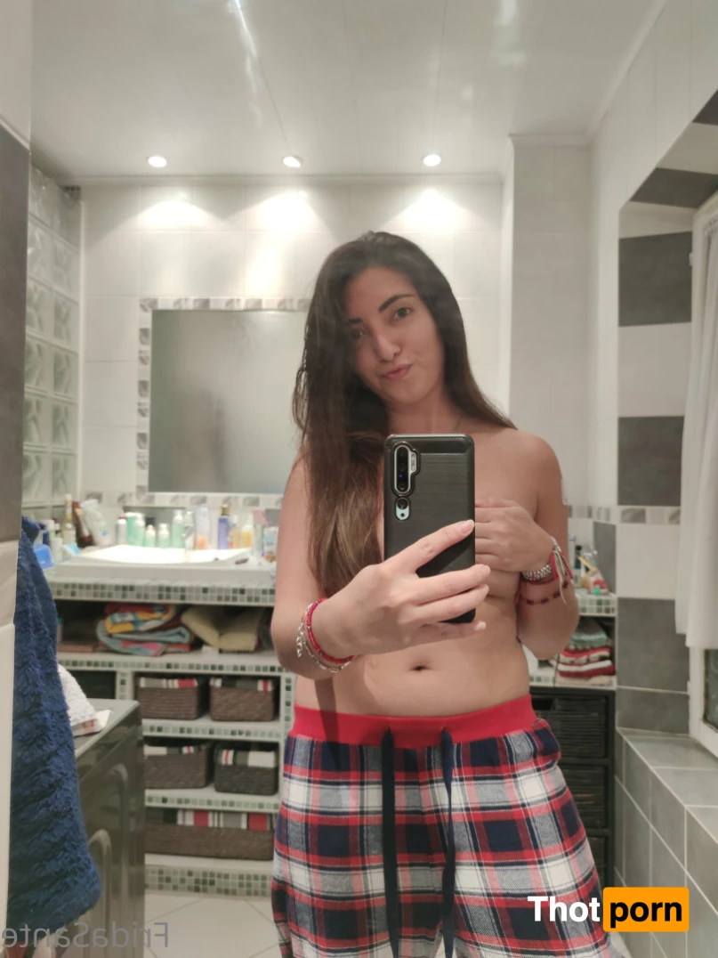 Frida Sante 12412378