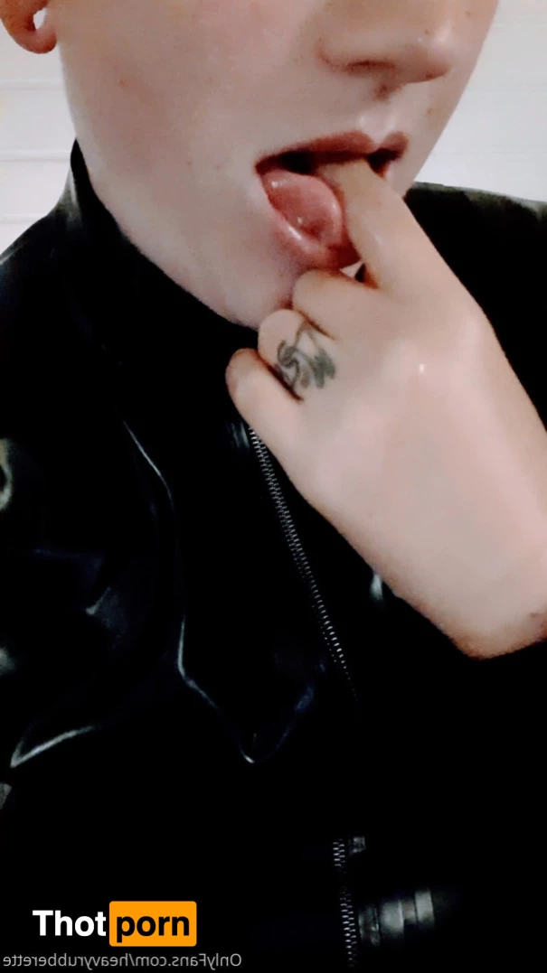 heavyrubberette 9825680