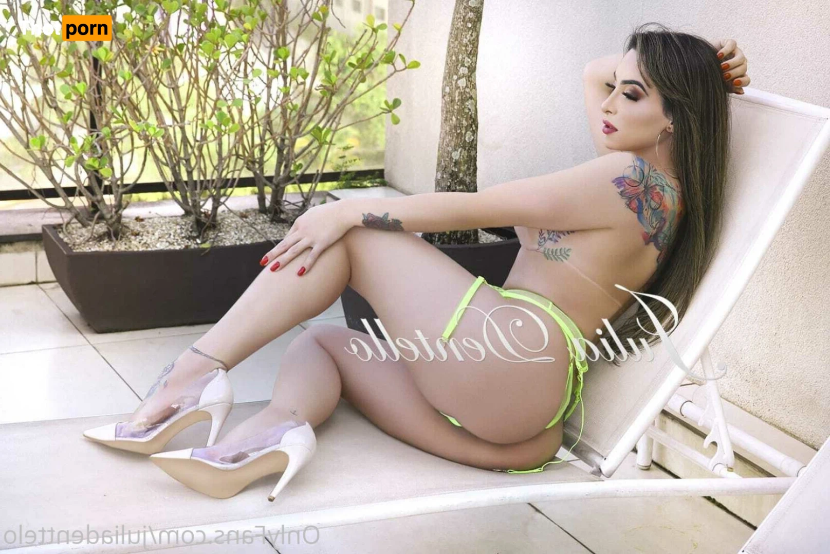 Julia denttelo 13637740