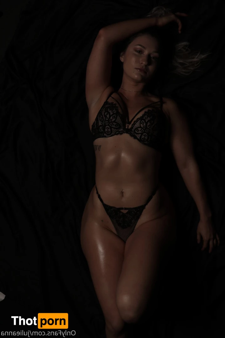 Julie Anna 🦄 7882639