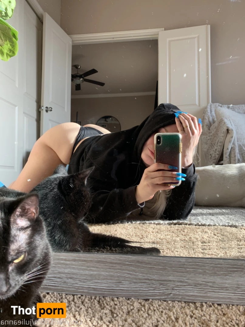 Julie Anna 🦄 7882703