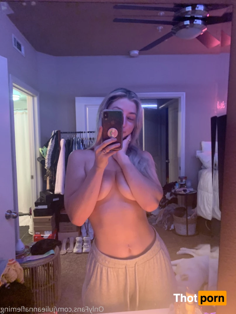 Julie Anna 🦄 7882773