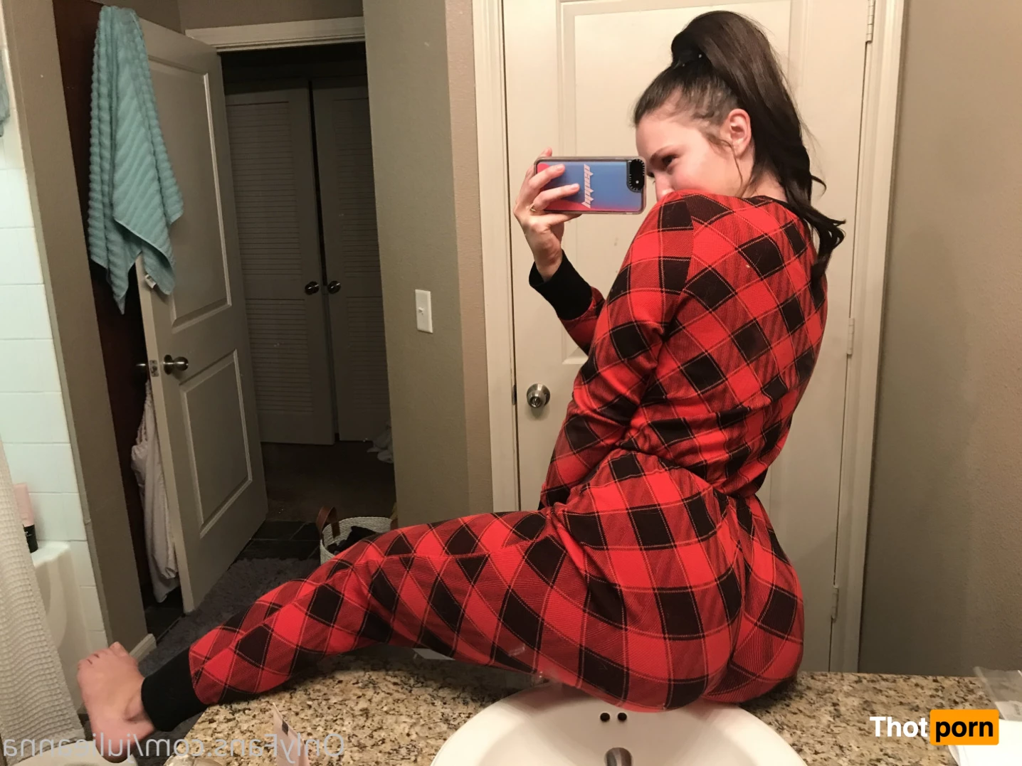 Julie Anna 🦄 7882816