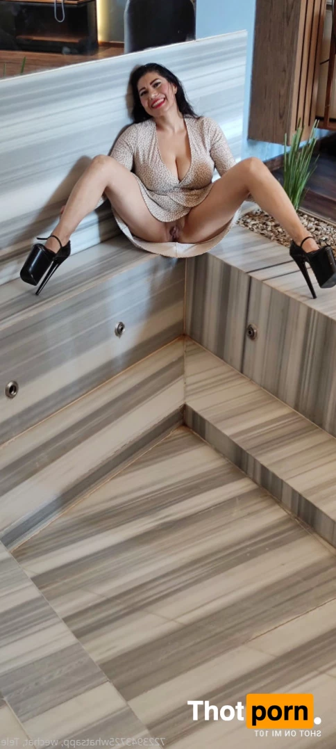 LA SEÑORA DE LAS CUATRO DÉCADAS 8973826