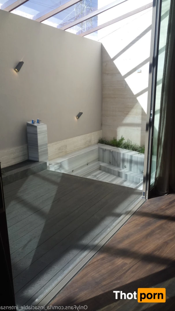 LA SEÑORA DE LAS CUATRO DÉCADAS 8973887