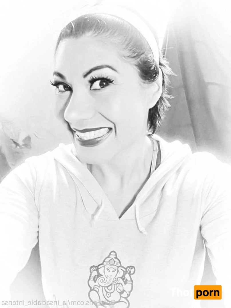 LA SEÑORA DE LAS CUATRO DÉCADAS 8973900