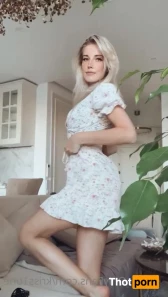 1605943