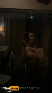 1605993