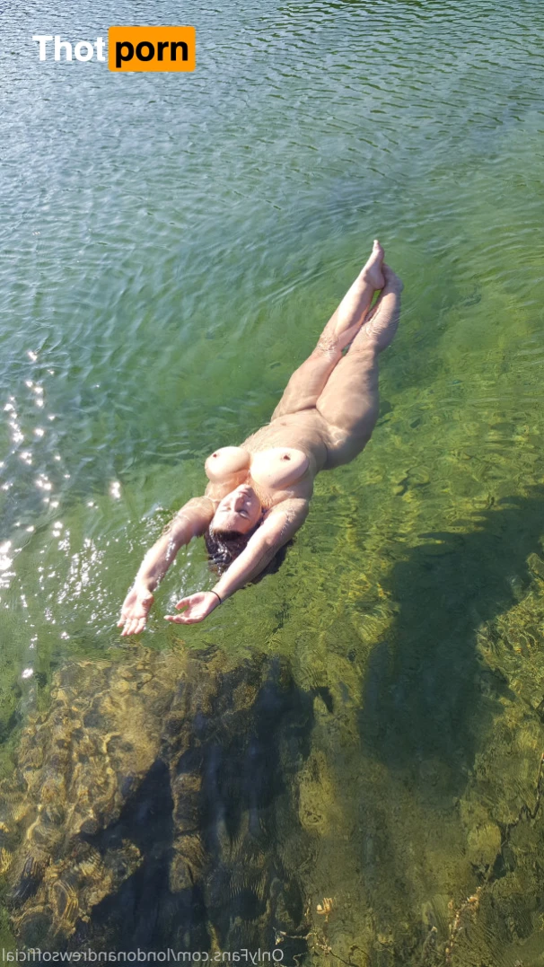 London Andrews 13745352