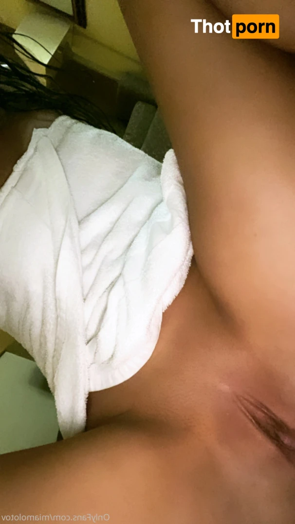 Mia Molotov 15228357