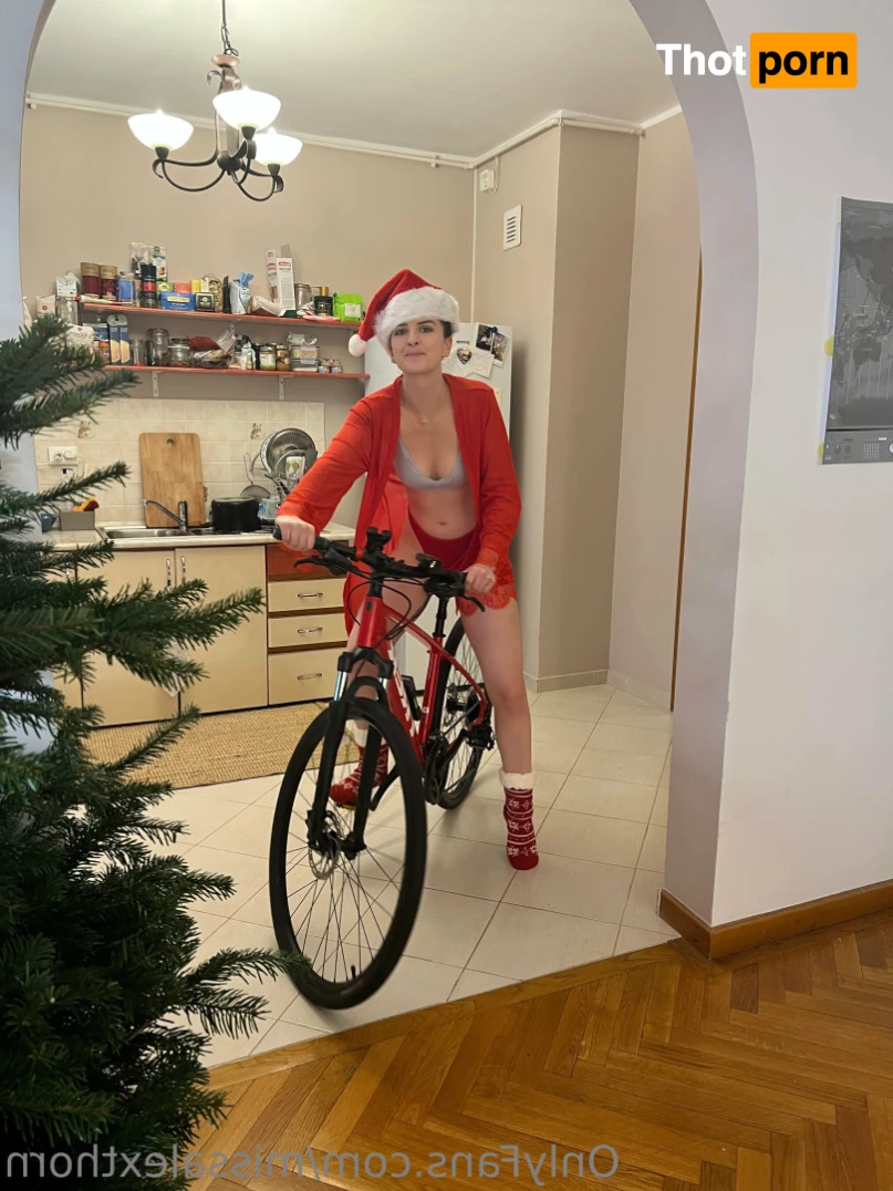 Alexandra Thorn 13331617