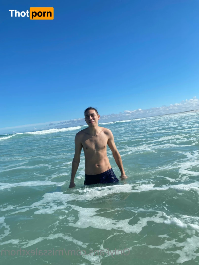 Alexandra Thorn 13331932