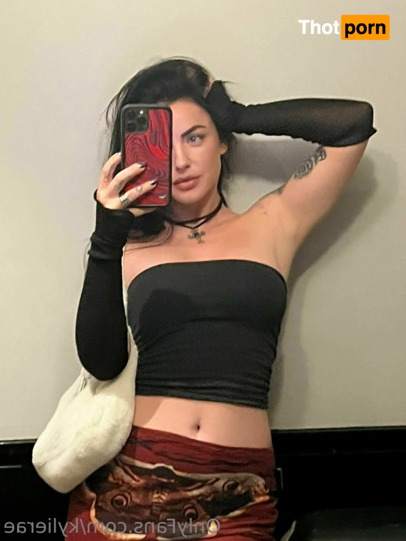 🦋 K Y L I E   R Δ E   H A L L 🦋 6815101