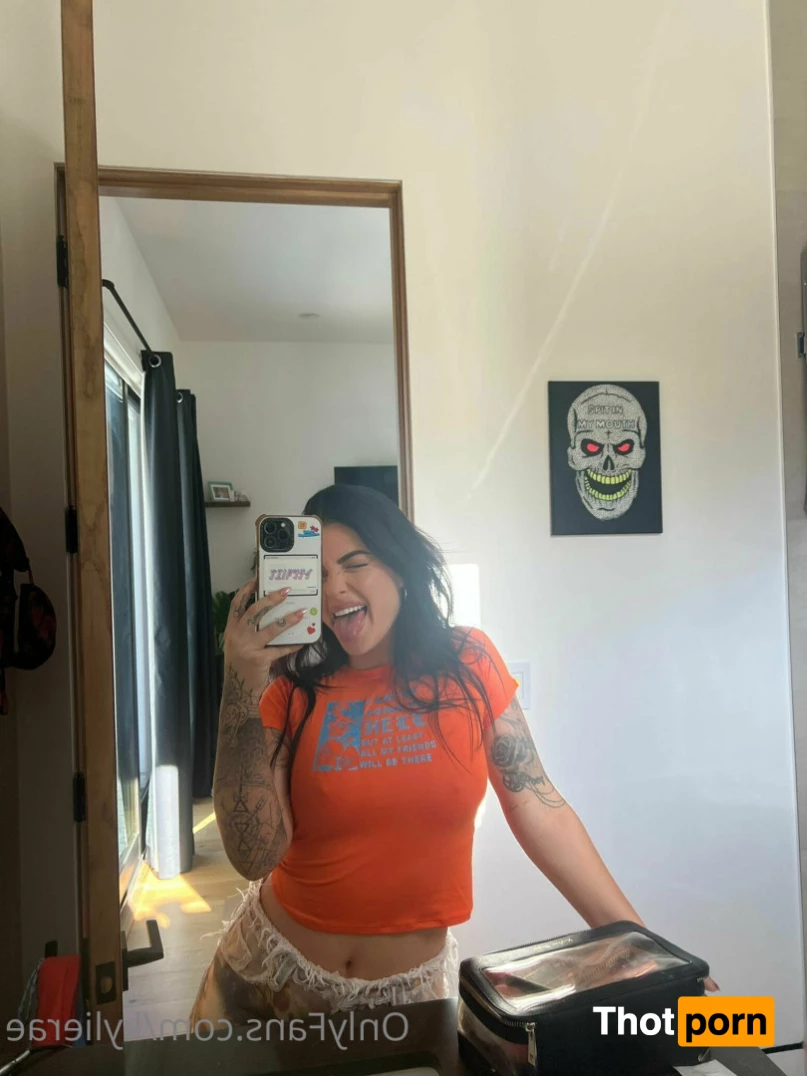 🦋 K Y L I E   R Δ E   H A L L 🦋 6815134