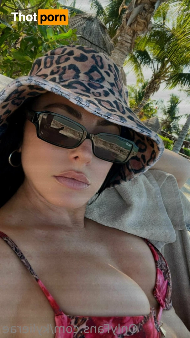 🦋 K Y L I E   R Δ E   H A L L 🦋 9809212