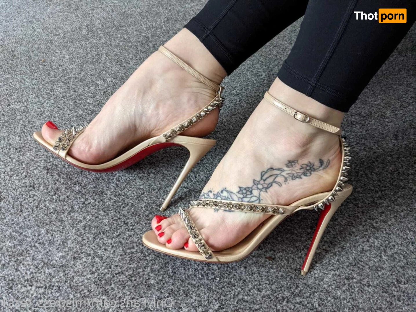 Mistress Tess 13817025